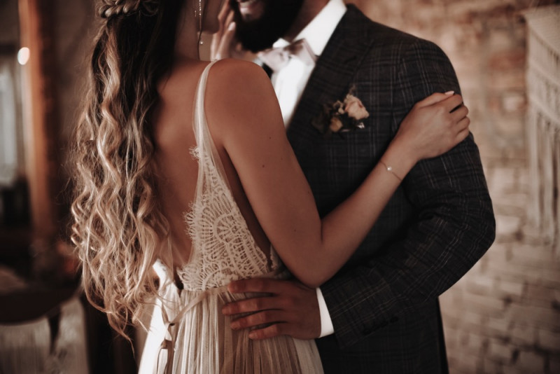 Eine Scheunenhochzeit zum Wohlfühlen mit rustikalem Vintage-Boho Flair in zarten Rosatönen