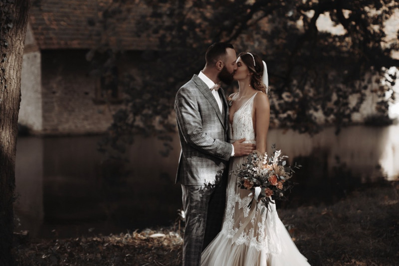 Eine Scheunenhochzeit zum Wohlfühlen mit rustikalem Vintage-Boho Flair in zarten Rosatönen