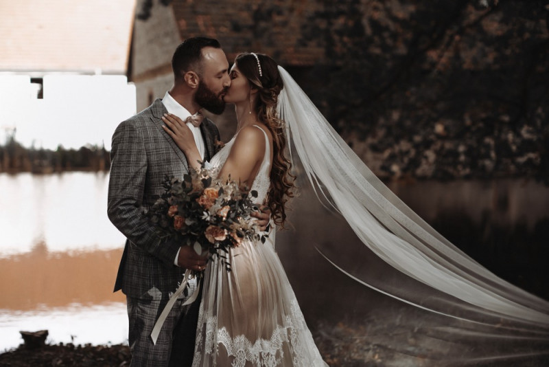 Eine Scheunenhochzeit zum Wohlfühlen mit rustikalem Vintage-Boho Flair in zarten Rosatönen