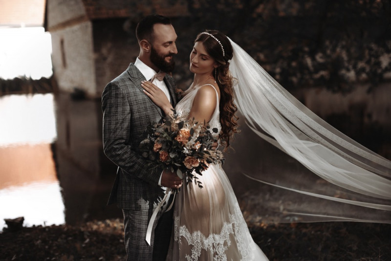 Eine Scheunenhochzeit zum Wohlfühlen mit rustikalem Vintage-Boho Flair in zarten Rosatönen