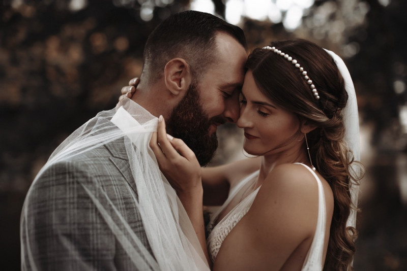 Eine Scheunenhochzeit zum Wohlfühlen mit rustikalem Vintage-Boho Flair in zarten Rosatönen