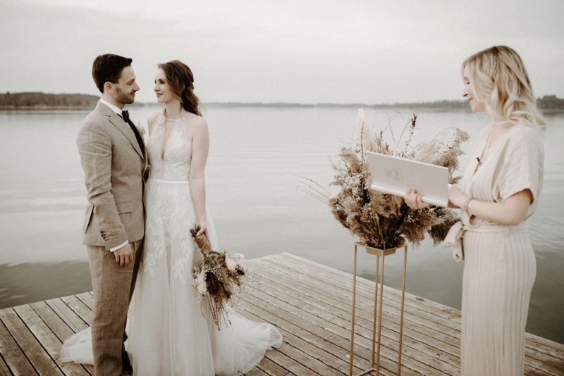Eine edel-rustikale Bohohochzeit im Sallers Badehaus am Chiemsee im eleganten Landhaus Chic