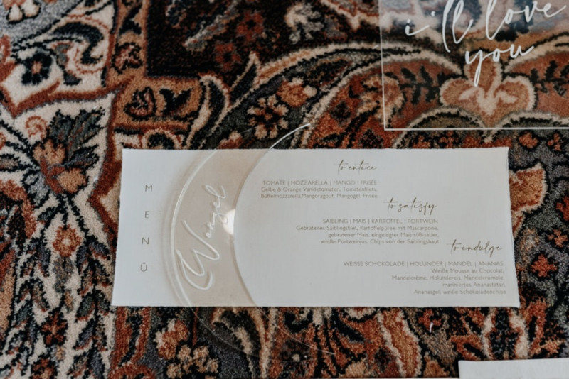 Eine Celestial Hochzeit voller Monddetails in zarten Nudetönen und Gold