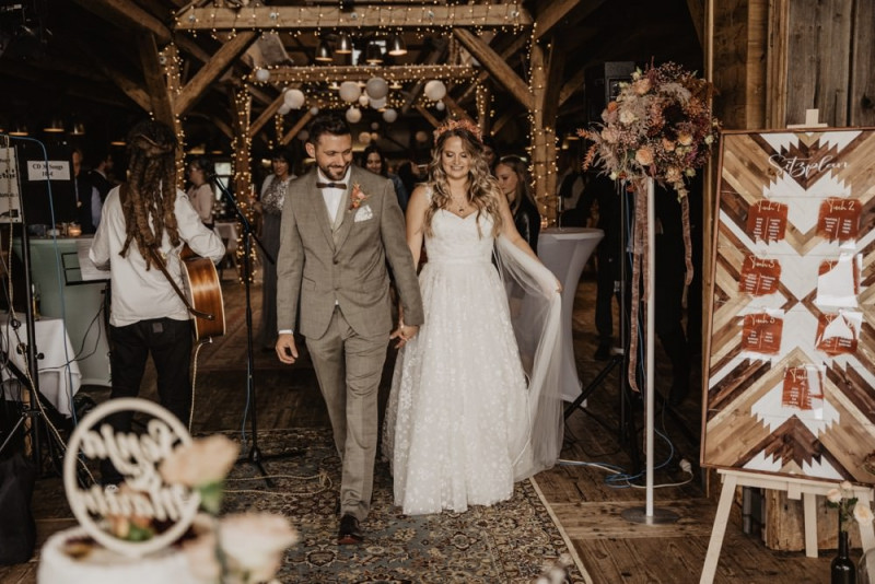 Die Hochzeitsreportage von Soni & Martin, Eine rustikale Bohohochzeit in der Scheune des Landgasthofs Lenderstuben