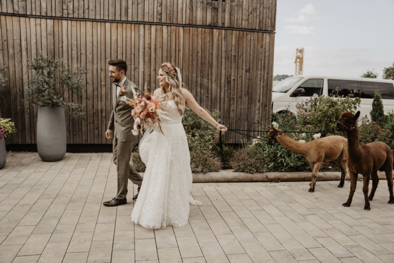 Die Hochzeitsreportage von Soni & Martin, Eine rustikale Bohohochzeit in der Scheune des Landgasthofs Lenderstuben