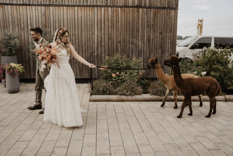 Die Hochzeitsreportage von Soni & Martin, Eine rustikale Bohohochzeit in der Scheune des Landgasthofs Lenderstuben