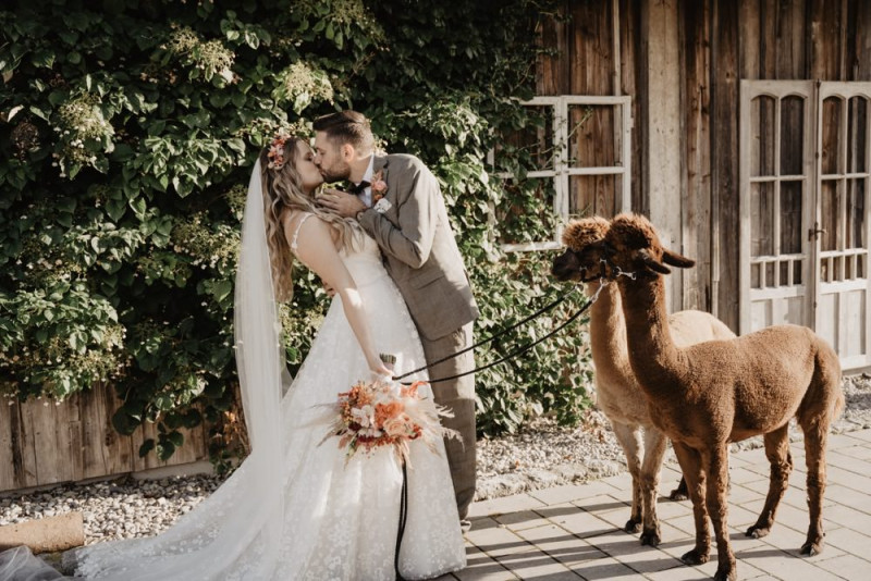 Die Hochzeitsreportage von Soni & Martin, Eine rustikale Bohohochzeit in der Scheune des Landgasthofs Lenderstuben