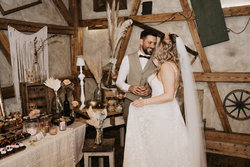 Die Hochzeitsreportage von Soni & Martin, Eine rustikale Bohohochzeit in der Scheune des Landgasthofs Lenderstuben