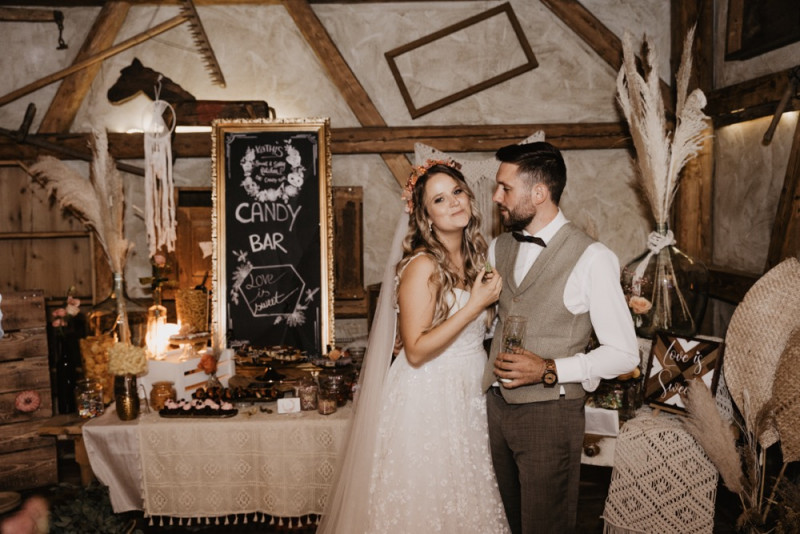 Die Hochzeitsreportage von Soni & Martin, Eine rustikale Bohohochzeit in der Scheune des Landgasthofs Lenderstuben