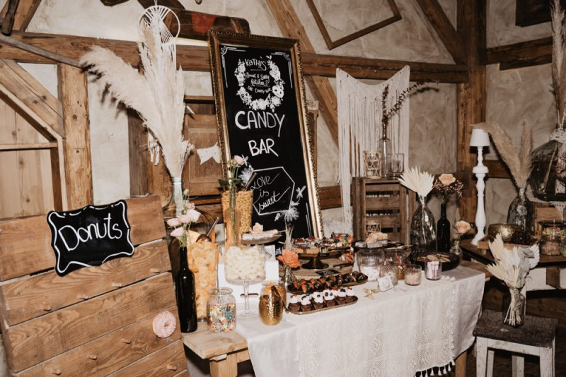 Die Hochzeitsreportage von Soni & Martin, Eine rustikale Bohohochzeit in der Scheune des Landgasthofs Lenderstuben