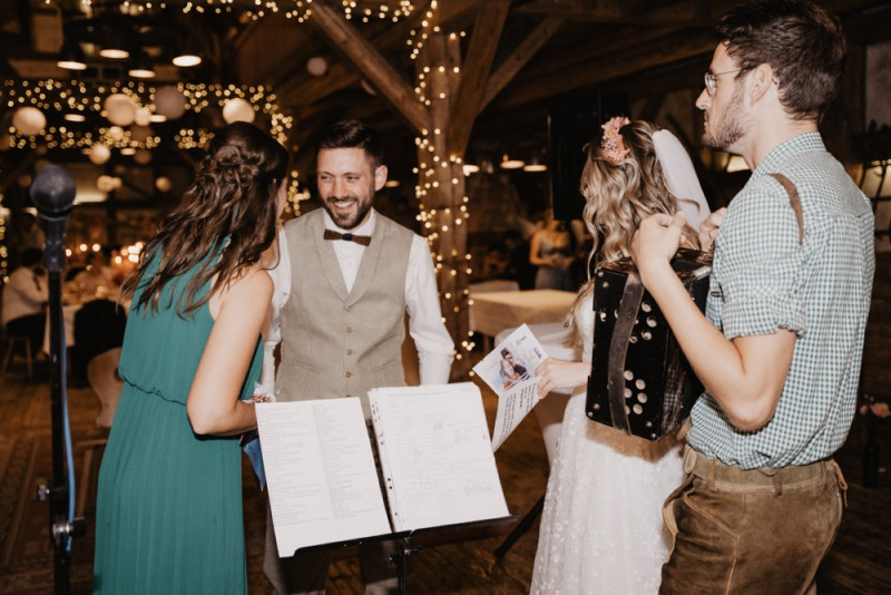 Die Hochzeitsreportage von Soni & Martin, Eine rustikale Bohohochzeit in der Scheune des Landgasthofs Lenderstuben