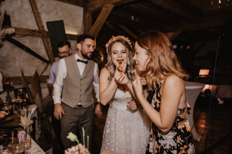 Die Hochzeitsreportage von Soni & Martin, Eine rustikale Bohohochzeit in der Scheune des Landgasthofs Lenderstuben