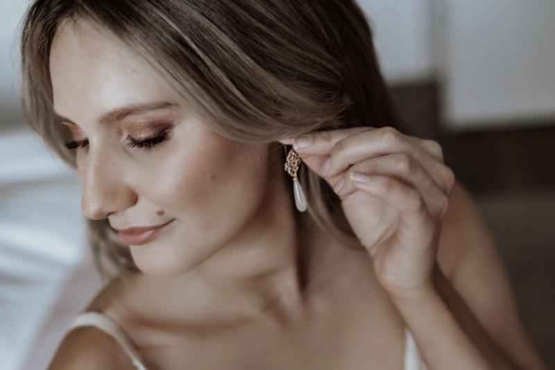 Inspiration für Hochzeiten im Modern Luxury Stil mit Brautkleidern von Berta Bridal und Galia Lahav