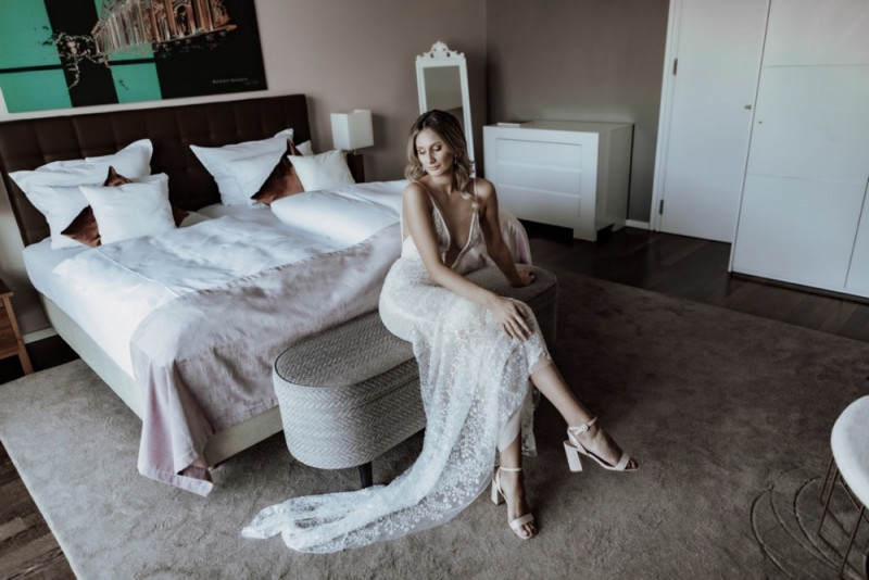 Inspiration für Hochzeiten im Modern Luxury Stil mit Brautkleidern von Berta Bridal und Galia Lahav