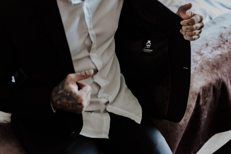 Inspiration für Hochzeiten im Modern Luxury Stil mit Brautkleidern von Berta Bridal und Galia Lahav