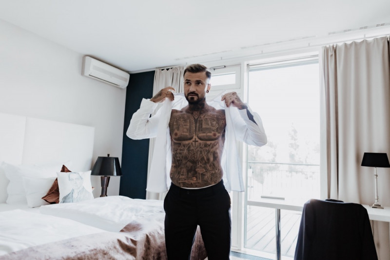 Inspiration für Hochzeiten im Modern Luxury Stil mit Brautkleidern von Berta Bridal und Galia Lahav