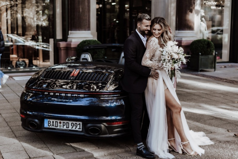 Inspiration für Hochzeiten im Modern Luxury Stil mit Brautkleidern von Berta Bridal und Galia Lahav