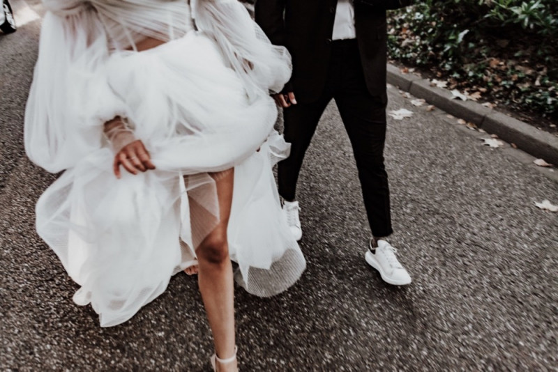 Inspiration für Hochzeiten im Modern Luxury Stil mit Brautkleidern von Berta Bridal und Galia Lahav