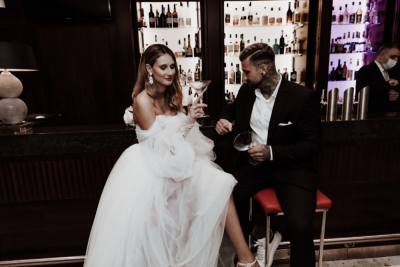 Inspiration für Hochzeiten im Modern Luxury Stil mit Brautkleidern von Berta Bridal und Galia Lahav