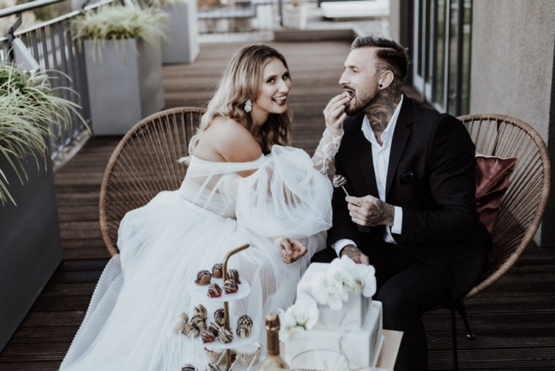 Inspiration für Hochzeiten im Modern Luxury Stil mit Brautkleidern von Berta Bridal und Galia Lahav