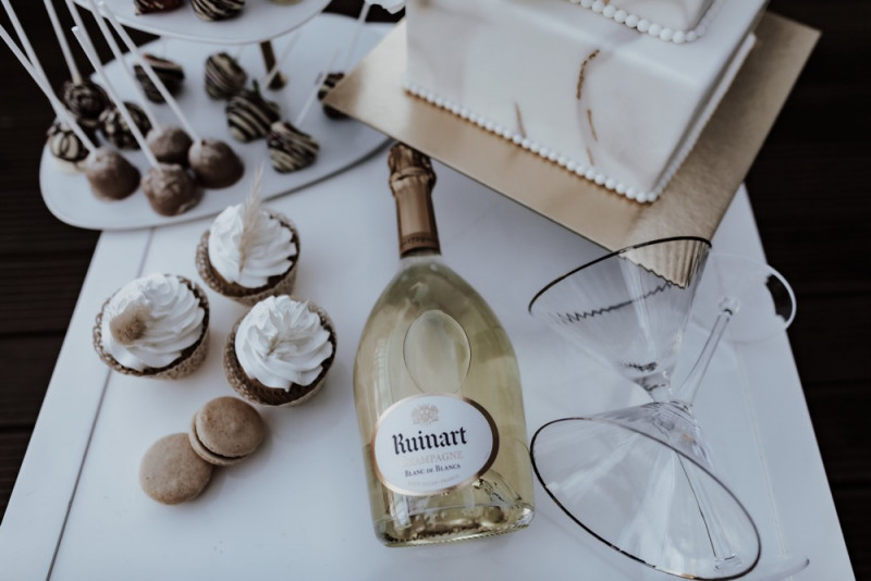 Inspiration für Hochzeiten im Modern Luxury Stil mit Brautkleidern von Berta Bridal und Galia Lahav