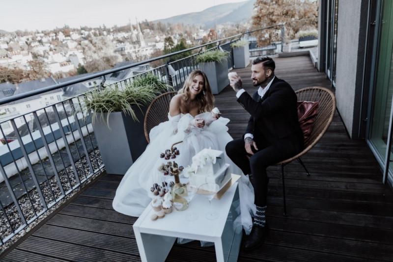 Inspiration für Hochzeiten im Modern Luxury Stil mit Brautkleidern von Berta Bridal und Galia Lahav