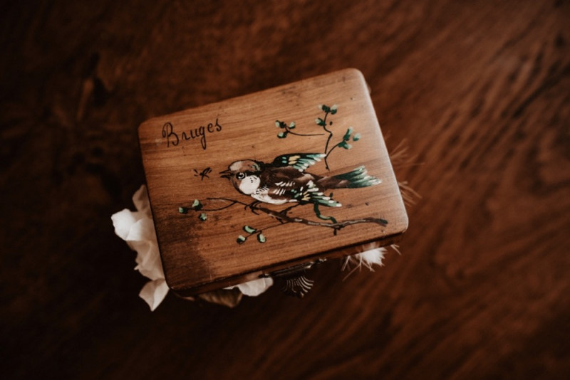 Eine trendy Bohohochzeit im Sommer am See samt Boho-Hochzeitszelt Ringbox Holz, Ringbox Hochzeit, Hochzeitsringe, Eheringe, Ringkissen