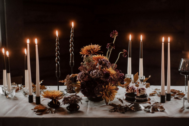 Eine extravagante Vampir Hochzeit zu Halloween samt Party und Kostümideen, Vampirbräutigam und Vampirbraut