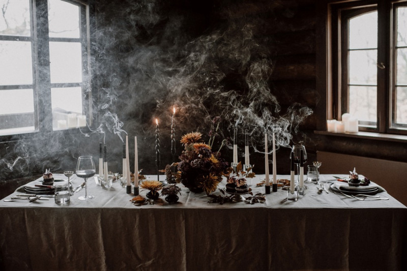 Eine extravagante Vampir Hochzeit zu Halloween samt Party und Kostümideen, Vampirbräutigam und Vampirbraut