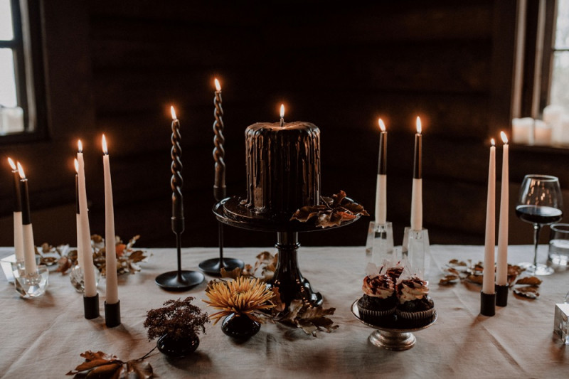 Eine extravagante Vampir Hochzeit zu Halloween samt Party und Kostümideen, Vampirbräutigam und Vampirbraut
