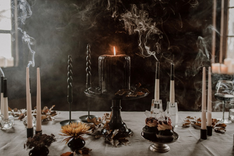 Eine extravagante Vampir Hochzeit zu Halloween samt Party und Kostümideen, Vampirbräutigam und Vampirbraut