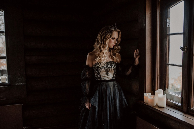 Eine extravagante Vampir Hochzeit zu Halloween samt Party und Kostümideen, Vampirbräutigam und Vampirbraut