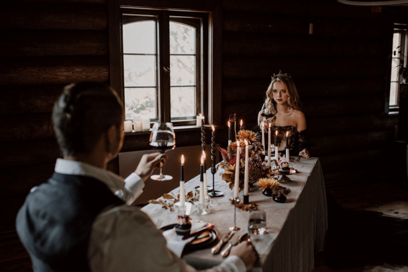Eine extravagante Vampir Hochzeit zu Halloween samt Party und Kostümideen, Vampirbräutigam und Vampirbraut