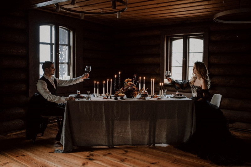 Eine extravagante Vampir Hochzeit zu Halloween samt Party und Kostümideen, Vampirbräutigam und Vampirbraut