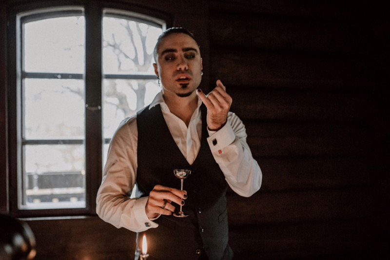 Eine extravagante Vampir Hochzeit zu Halloween samt Party und Kostümideen, Vampirbräutigam und Vampirbraut