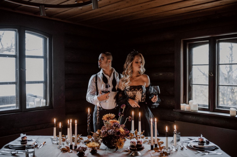 Eine extravagante Vampir Hochzeit zu Halloween samt Party und Kostümideen, Vampirbräutigam und Vampirbraut