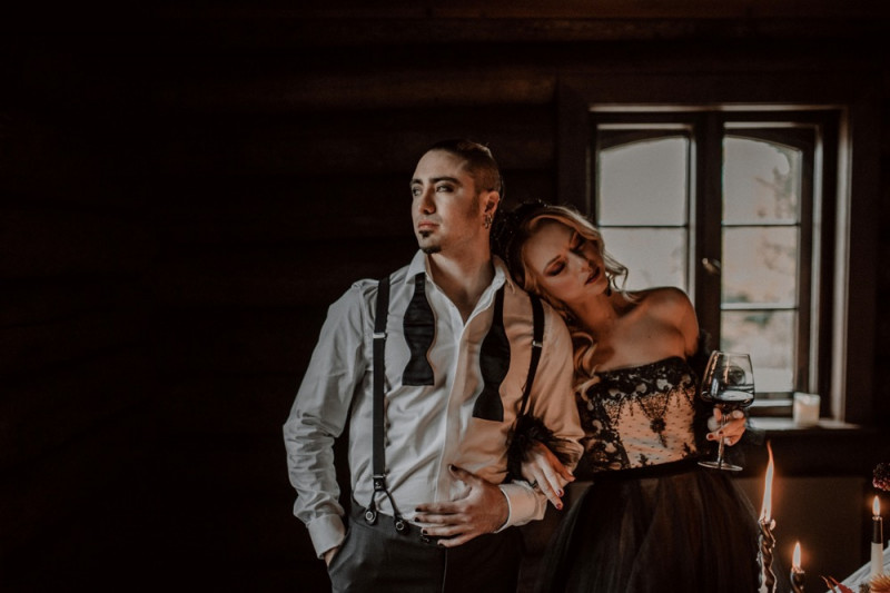 Eine extravagante Vampir Hochzeit zu Halloween samt Party und Kostümideen, Vampirbräutigam und Vampirbraut