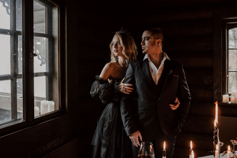 Eine extravagante Vampir Hochzeit zu Halloween samt Party und Kostümideen, Vampirbräutigam und Vampirbraut