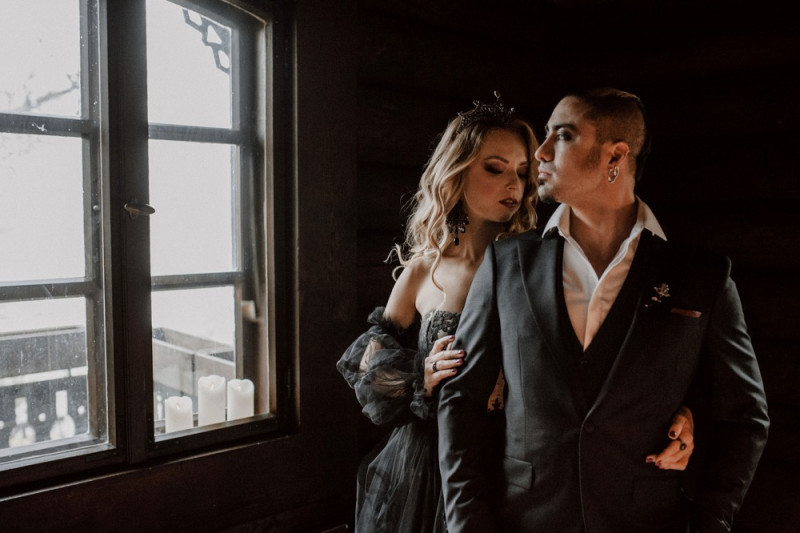 Eine extravagante Vampir Hochzeit zu Halloween samt Party und Kostümideen, Vampirbräutigam und Vampirbraut