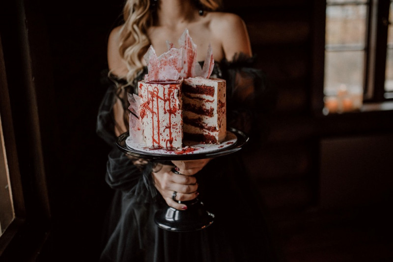 Eine extravagante Vampir Hochzeit zu Halloween samt Party und Kostümideen, Vampirbräutigam und Vampirbraut