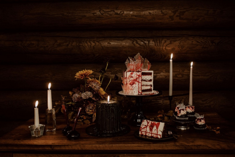 Eine extravagante Vampir Hochzeit zu Halloween samt Party und Kostümideen, Vampirbräutigam und Vampirbraut