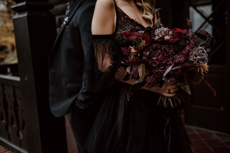 Eine extravagante Vampir Hochzeit zu Halloween samt Party und Kostümideen, Vampirbräutigam und Vampirbraut