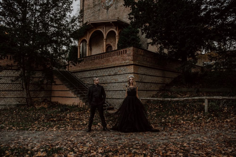Eine extravagante Vampir Hochzeit zu Halloween samt Party und Kostümideen, Vampirbräutigam und Vampirbraut
