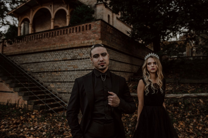 Eine extravagante Vampir Hochzeit zu Halloween samt Party und Kostümideen, Vampirbräutigam und Vampirbraut