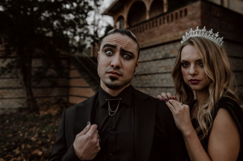 Eine extravagante Vampir Hochzeit zu Halloween samt Party und Kostümideen, Vampirbräutigam und Vampirbraut