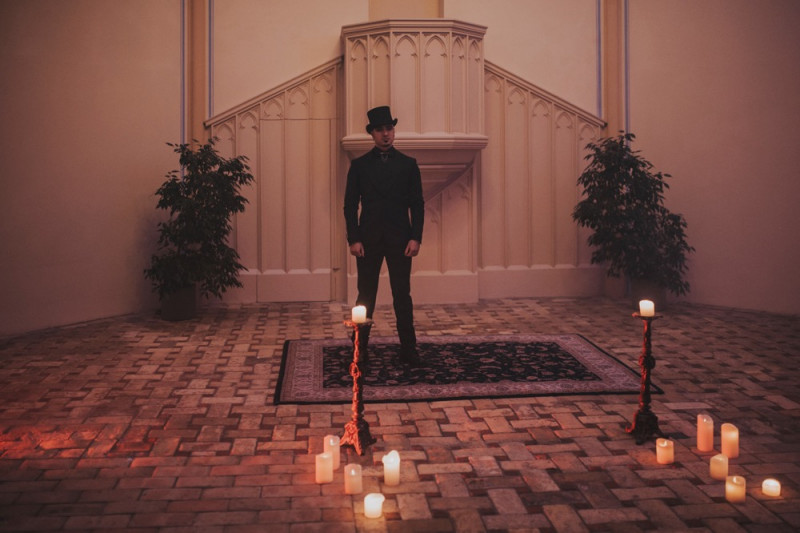 Eine extravagante Vampir Hochzeit zu Halloween samt Party und Kostümideen, Vampirbräutigam und Vampirbraut