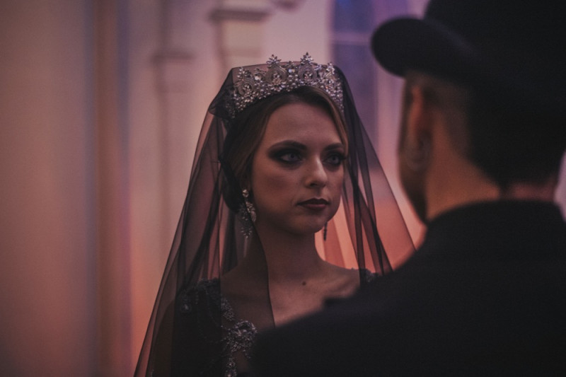 Eine extravagante Vampir Hochzeit zu Halloween samt Party und Kostümideen, Vampirbräutigam und Vampirbraut