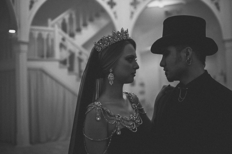 Eine extravagante Vampir Hochzeit zu Halloween samt Party und Kostümideen, Vampirbräutigam und Vampirbraut