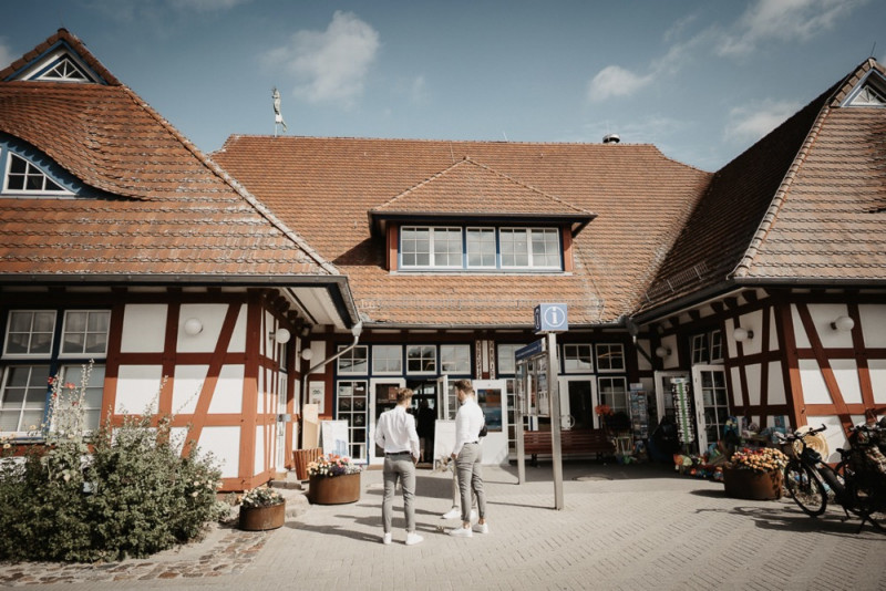 Die standesamtliche Hochzeit von Sonja & Matthias in Zingst an der Ostsee im Elopement Stil