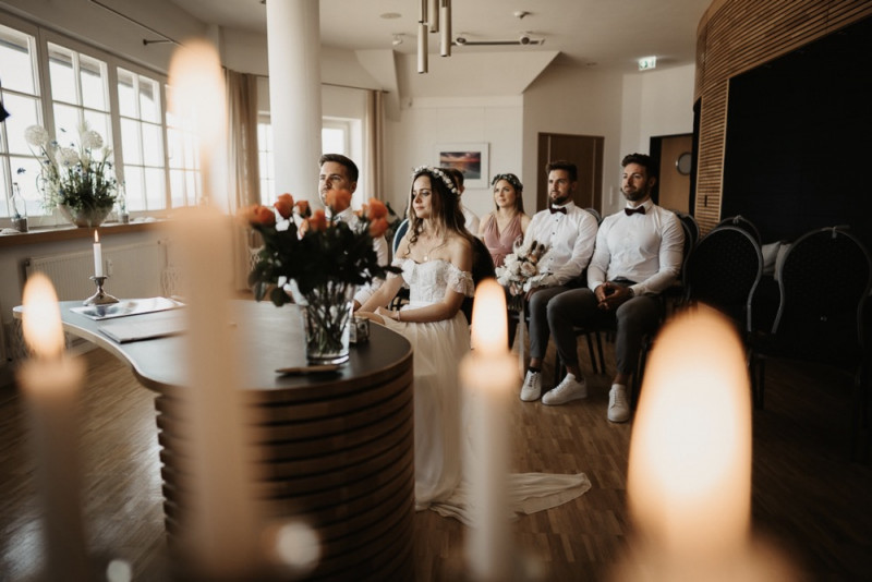 Die standesamtliche Hochzeit von Sonja & Matthias in Zingst an der Ostsee im Elopement Stil